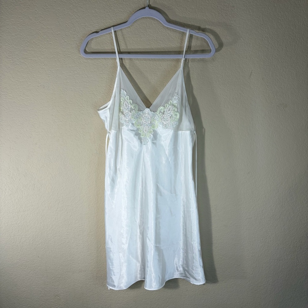 Delicates Intimate Nightgown/Slip White Lace Florals Sz M Bridal Honeymoon Vacay